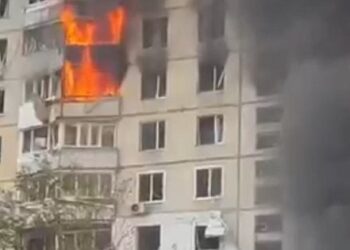 Росіяни вдарили по багатоповерхівці та дитячому майданчику у Харкові, є загиблі