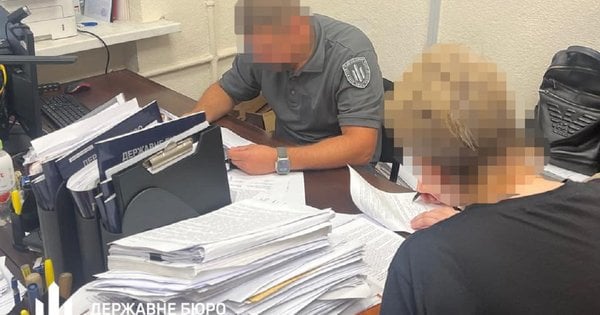 Посадовиця військової частини оформила бойові виплати підлеглим, які не були на фронті