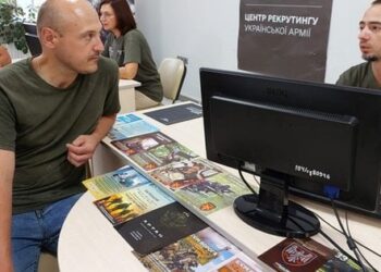 У Чернівцях відкрили рекрутинговий центр української армії