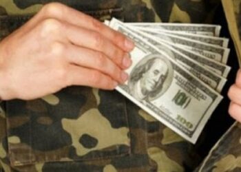 У Луцьку трьох військових оштрафували за зняття ухилянтів з розшуку за 3000 доларів