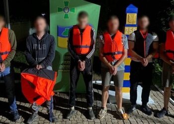 На Закарпатті прикордонники з пострілами затримали групу ухилянтів