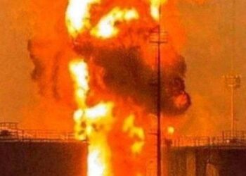 Внаслідок атаки дронів у Ростовській області спалахнула сильна пожежа на нафтобазі