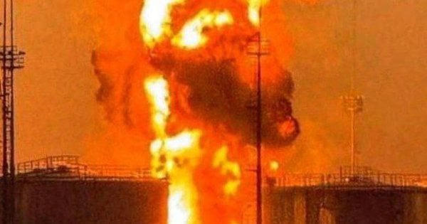 Внаслідок атаки дронів у Ростовській області спалахнула сильна пожежа на нафтобазі