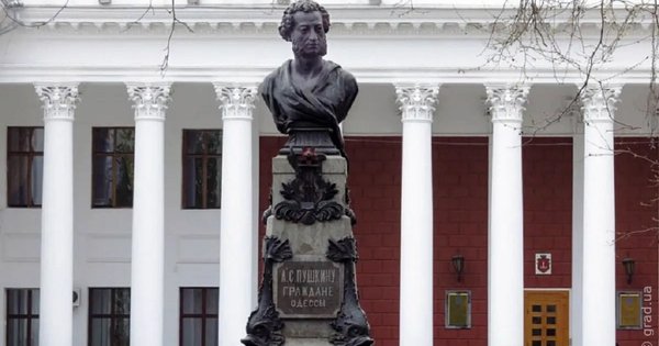 В Одесі демонтують пам'ятник російському поету Олександру Пушкіну