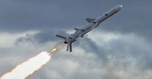 Уночі сили ППО збили 61 російський безпілотник та авіаракету