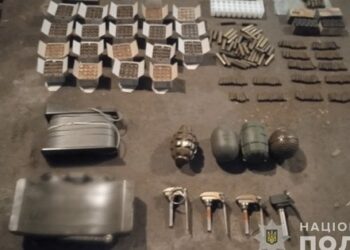Поліція Волині вилучила у трьох киян арсенал зброї та вибухівки