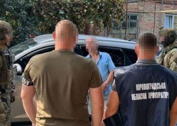 Шахрай з Кіровоградщини видурив у матері загиблого військового 1 млн грн