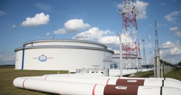 Угорщина домовилася про постачання російської нафти через Україну