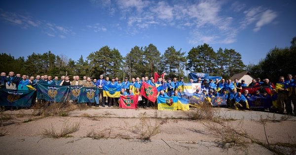 Під час обміну після 2,5 років полону додому повернувся буковинець