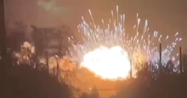 Після атаки дронів у Краснодарському краї Росії детонує склад боєприпасів