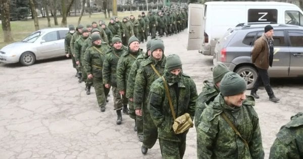 Близько 7 тис. мешканців окупованих територій підписали контракт з російською армією