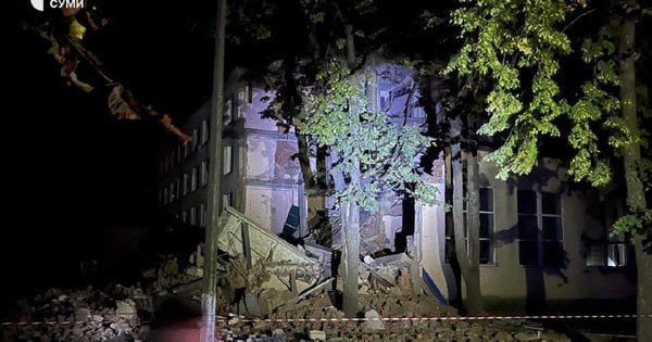 Російська армія завдала авіаудару по будівлі університету в Сумах