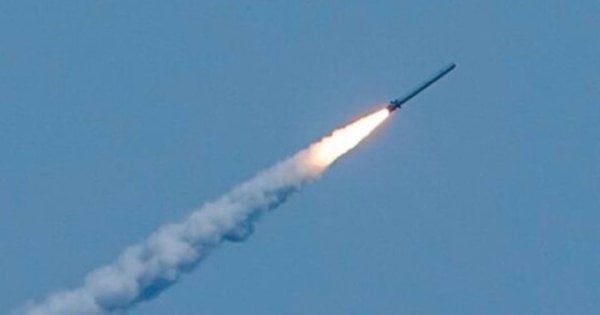 Росіяни вдарили балістикою по освітньому центру в Дніпрі