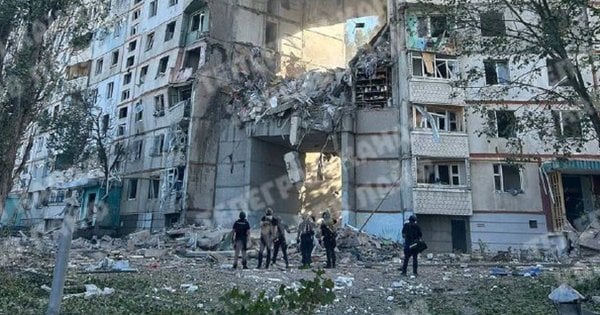 Росіяни керованими авіабомбами вдарили по багатоповерхівках у Харкові