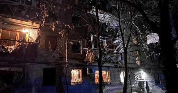 Росіяни атакували керованими авіабомбами житлову забудову Запоріжжя