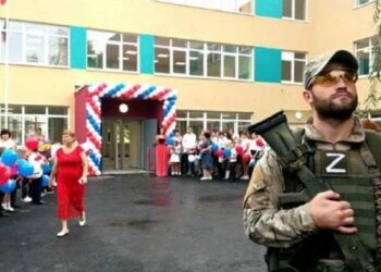 Російська влада змушує вчителів виявляти проукраїнських дітей на окупованих територіях