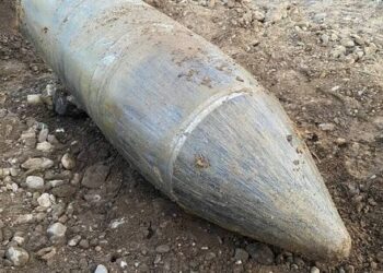 Сапери на Львівщині працюють з бойовими частинами російських ракет. Фото дня