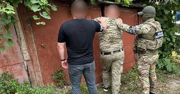 Працівника Кременецького ТЦК викрили на продажі гуманітарні авто для ЗСУ
