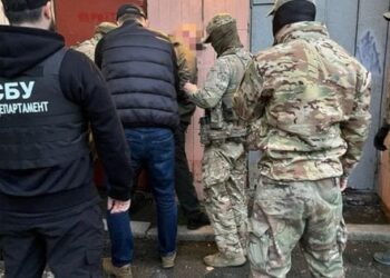 Посадовця «Укренерго» викрили на виправдовуванні воєнних злочинів Росії