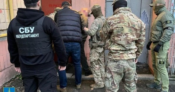 Посадовця «Укренерго» викрили на виправдовуванні воєнних злочинів Росії