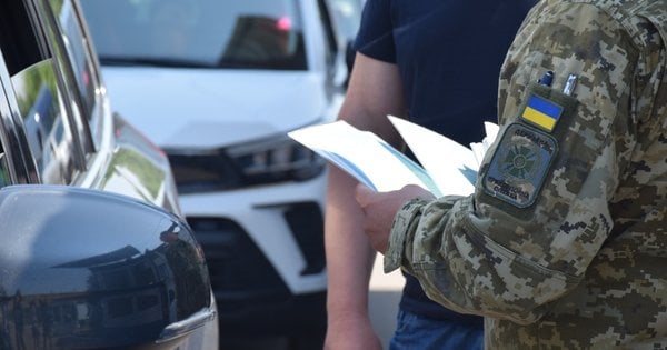 Виключений з військового обліку чоловік скасував заборону на виїзд за кордон на Закарпатті