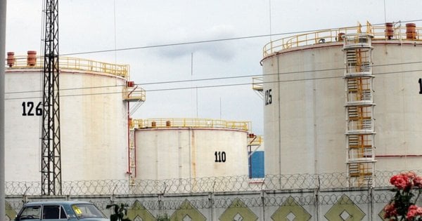 У Криму після атаки дронів загорівся нафтовий термінал (фото, відео)