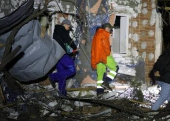 Росіяни обстріляли житлову багатоповерхівку в Харкові