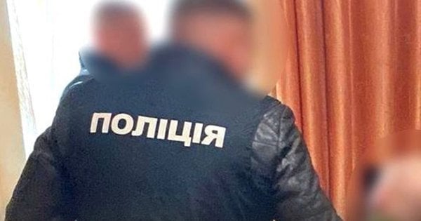 На Хмельниччині солдат за 5000 доларів обіцяв ухилянту виключити його з військового обліку
