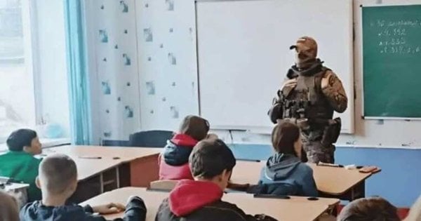 На окупованій Луганщині старшокласників агітують підписувати контракт з російською армією