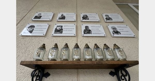 На фасаді львівського училища встановлять 30 меморіальних таблиць загиблим на війні
