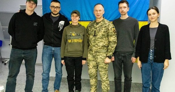 Головнокомандувач ЗСУ Олександр Сирський зустрівся з волонтером Сергієм Стерненком