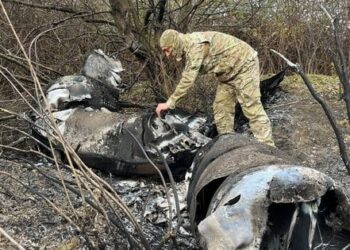 Поліція Закарпаття показала знешкодження бойової частини збитої російської ракети