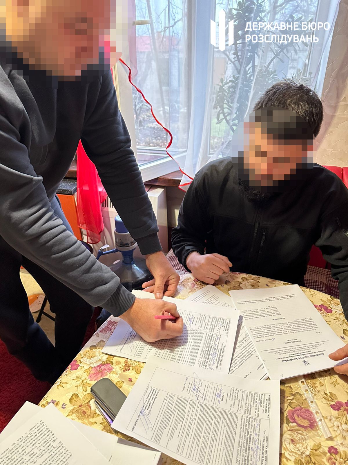 Uradniku grozi do dvanajst let zapora z zaplembo premoženja