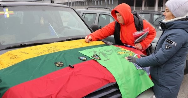 Литовські волонтери привезли на Львівщину ще понад 30 автомобілів для ЗСУ