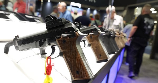 Росія отримує західну стрілецьку зброю попри десятирічне ембарго