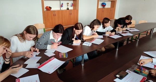 Школярів на окупованій Херсонщині змушують писати листи російським солдатам