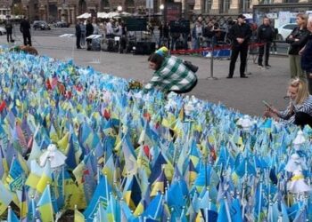 У Києві житель Сумщини пошкодив фото загиблих військових на Майдані Незалежності