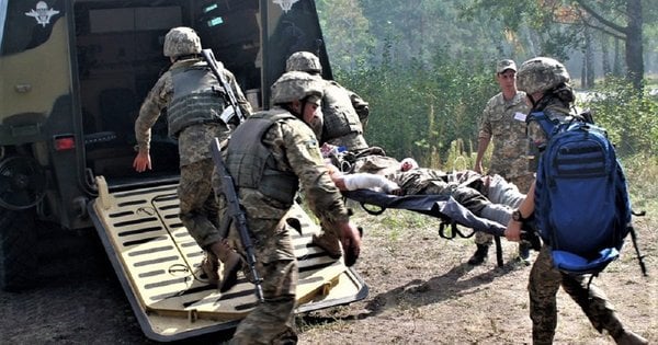 В Україні заборонили переводити медиків на військові посади, що не пов'язані з медициною