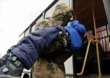 Понад 300 українських дітей примусово передали у російські сімʼї