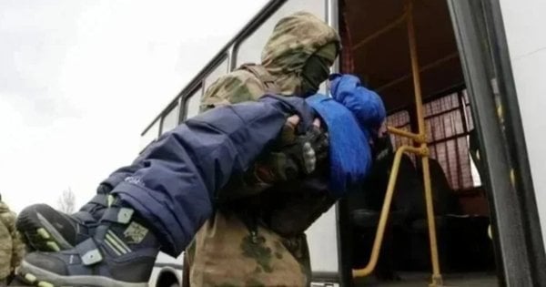 Понад 300 українських дітей примусово передали у російські сімʼї