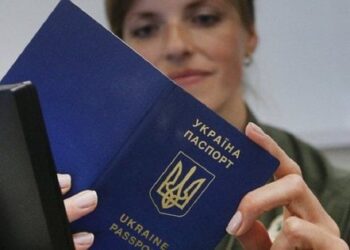 Понад 20% українців хотіли б емігрувати у разі відкриття кордонів, – опитування