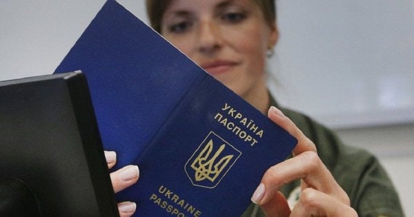 Понад 20% українців хотіли б емігрувати у разі відкриття кордонів, – опитування