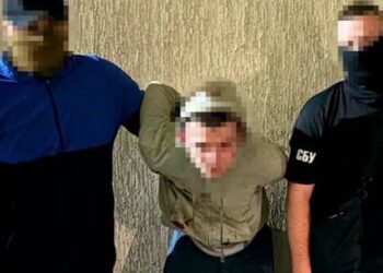 На Буковині судитимуть 23-річного чоловіка за підпали релейних шаф та авто військових