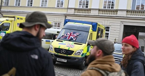 Британські волонтери привезли до Львова 11 авто для ЗСУ (фото)