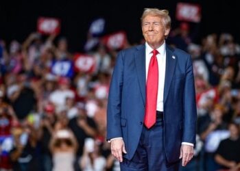 Дональд Трамп закликав Саудівську Аравію знизити ціни на нафту, щоб припинити війну в Україні