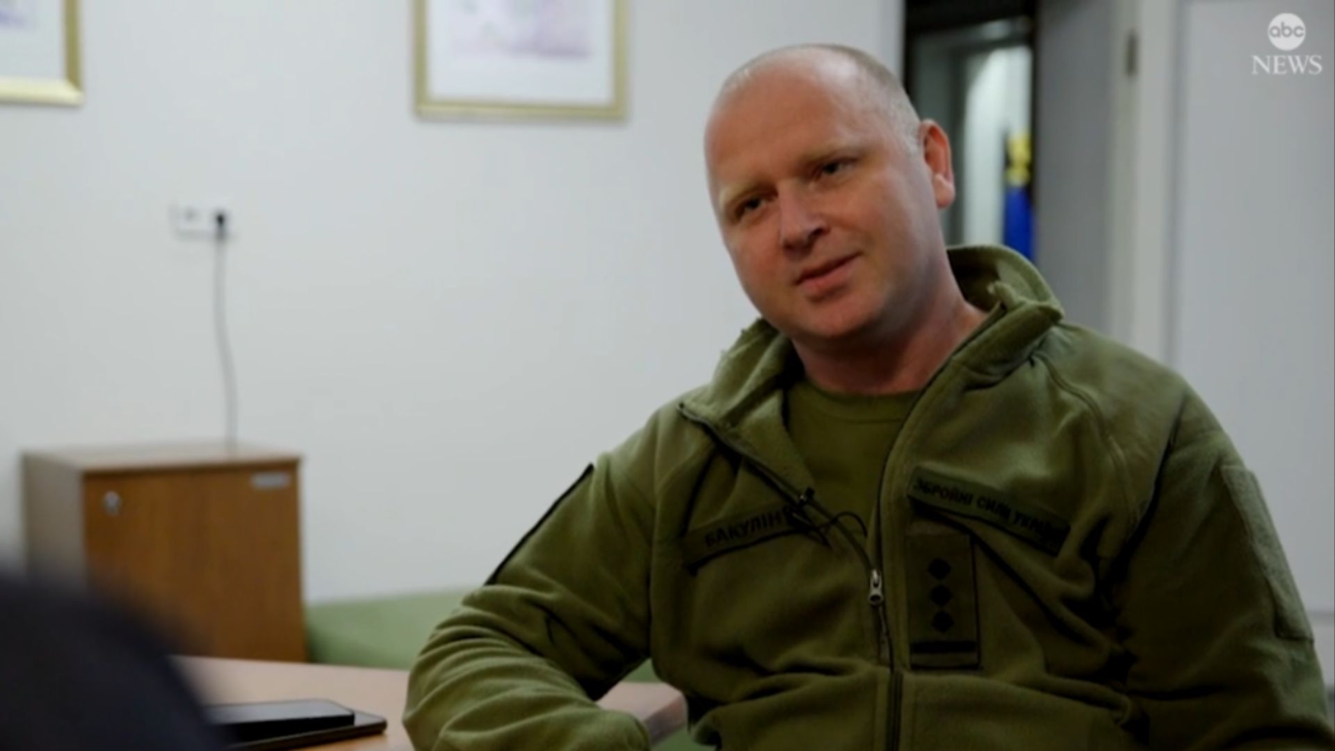 Alexander Bakulin med intervjujem za ABC News, maj 2024. Posnetek zaslona iz ABC Nov videoposnetek