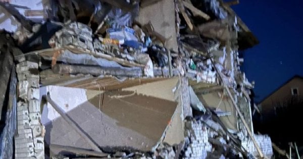 Росіяни завдали потрійного удару балістичними ракетами по передмістю Чернігова, є загиблий