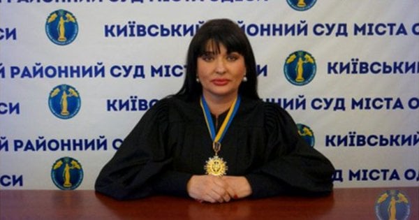 Мобілізовану до ЗСУ суддю-хабарницю з Одеси викрили на пияцтві у військовій частині