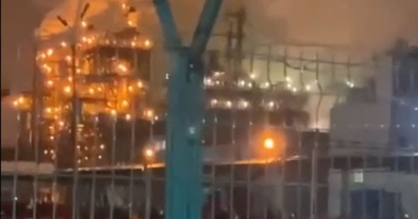 У Татарстані після атаки дронів зайнялася пожежа на одному з найбільших НПЗ Росії
