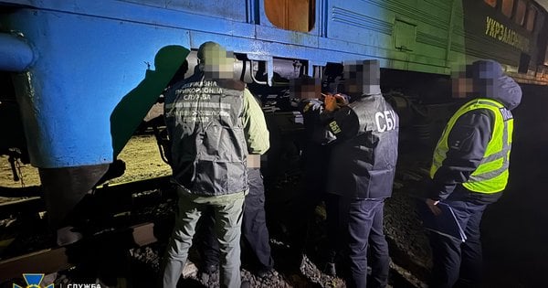 На Волині двох працівників «Укрзалізниці» викрили на переправленні ухилянта за кордон